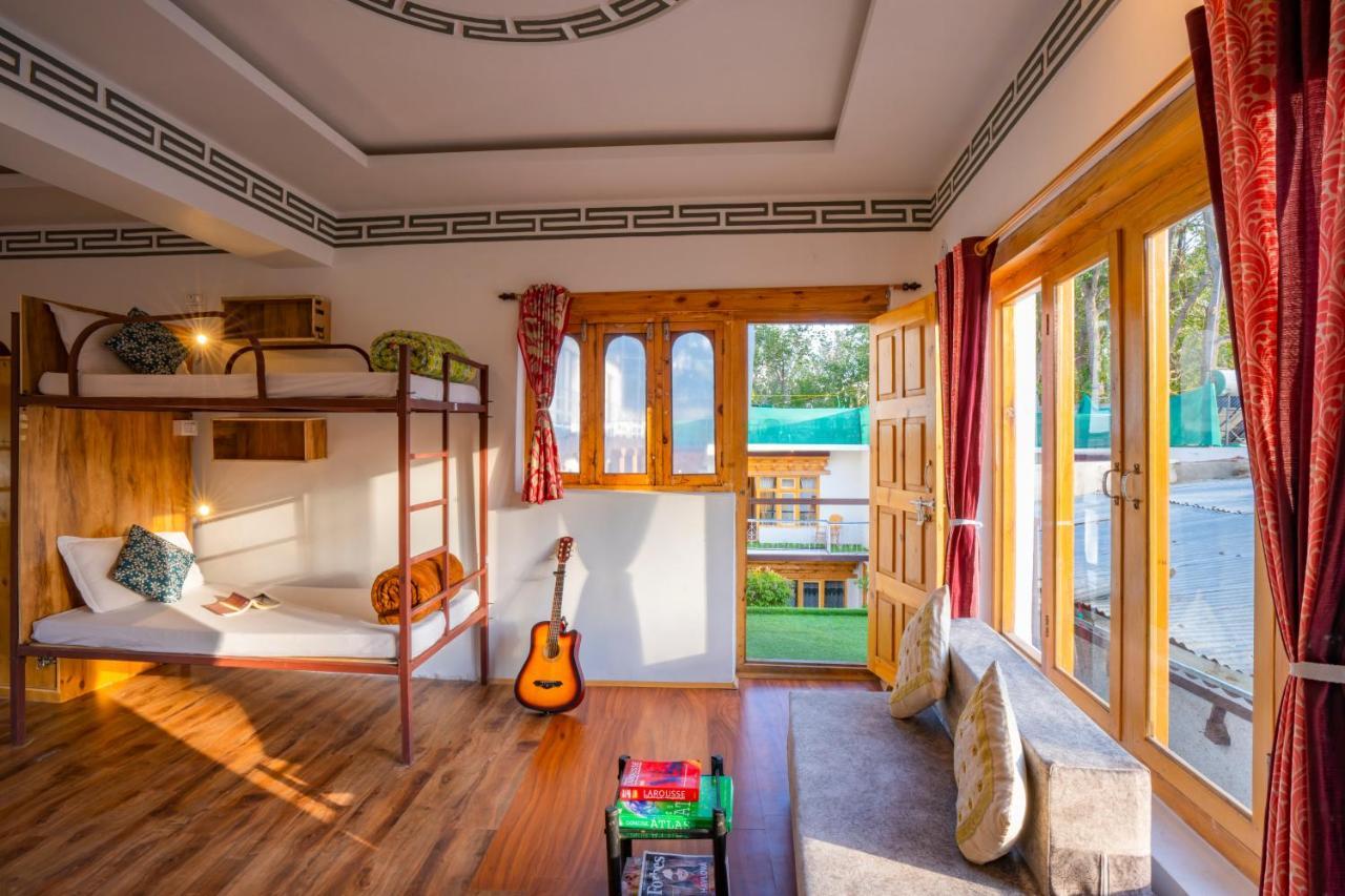 Rainbow Hostelier レー エクステリア 写真