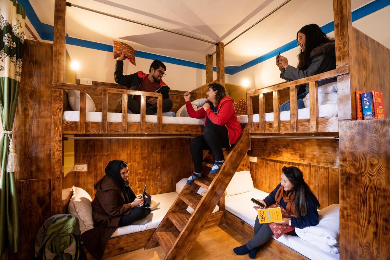 Rainbow Hostelier レー エクステリア 写真