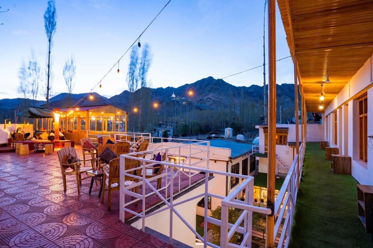 Rainbow Hostelier レー エクステリア 写真