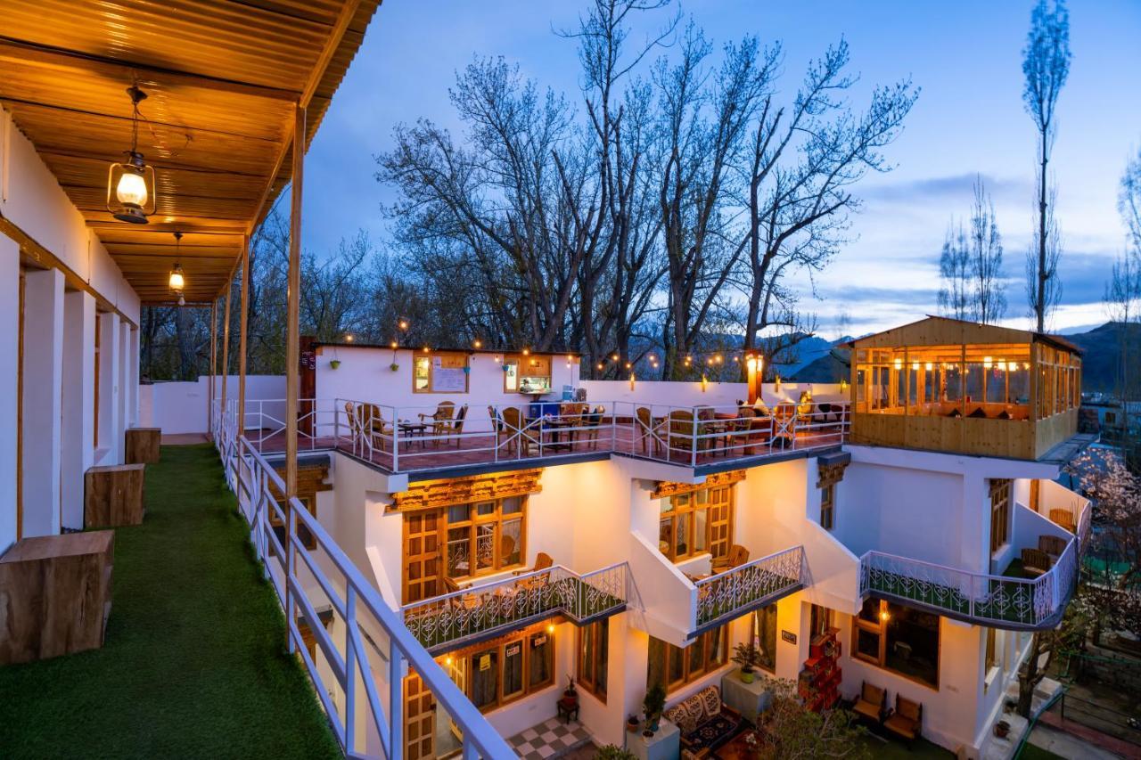 Rainbow Hostelier レー エクステリア 写真