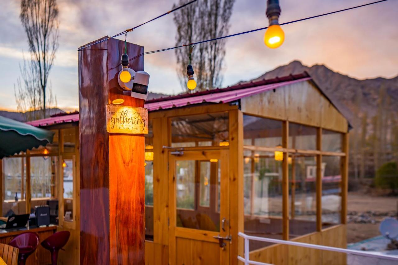 Rainbow Hostelier レー エクステリア 写真