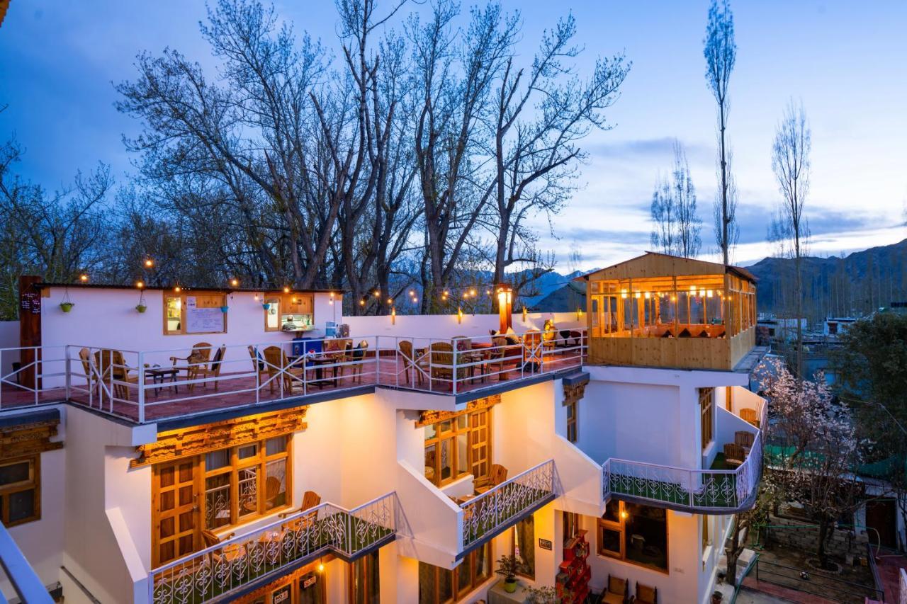 Rainbow Hostelier レー エクステリア 写真